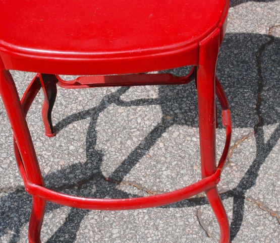 flea red stool