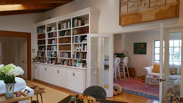 shaniqua-living-room-bookshelves